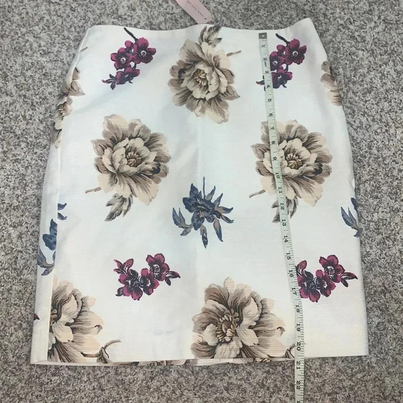 Ann Taylor Skirt Sz 8P Floral Print Lined - Picture 5 of 5